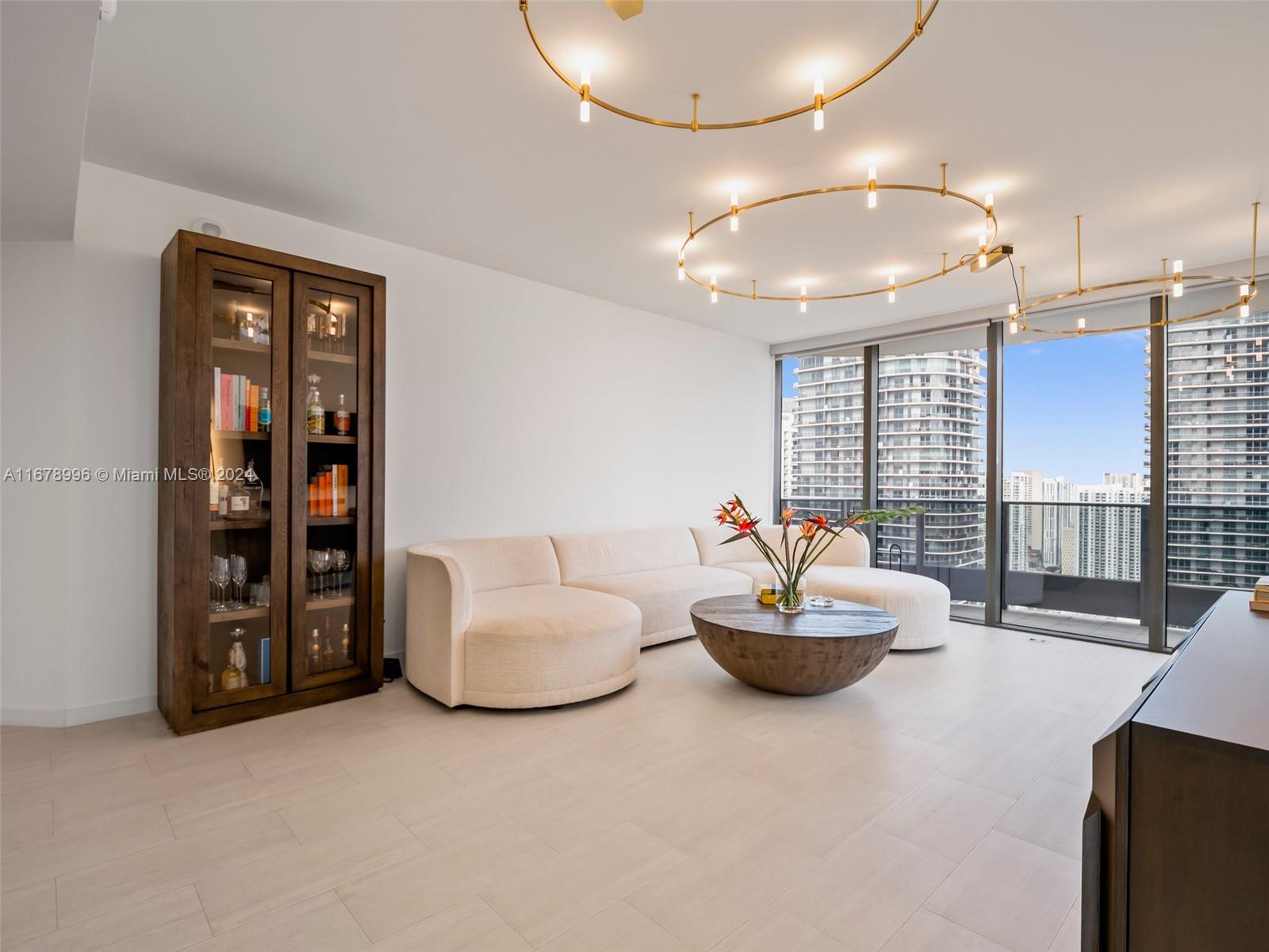 1000 Brickell Plz #4215, Miami FL 33131
