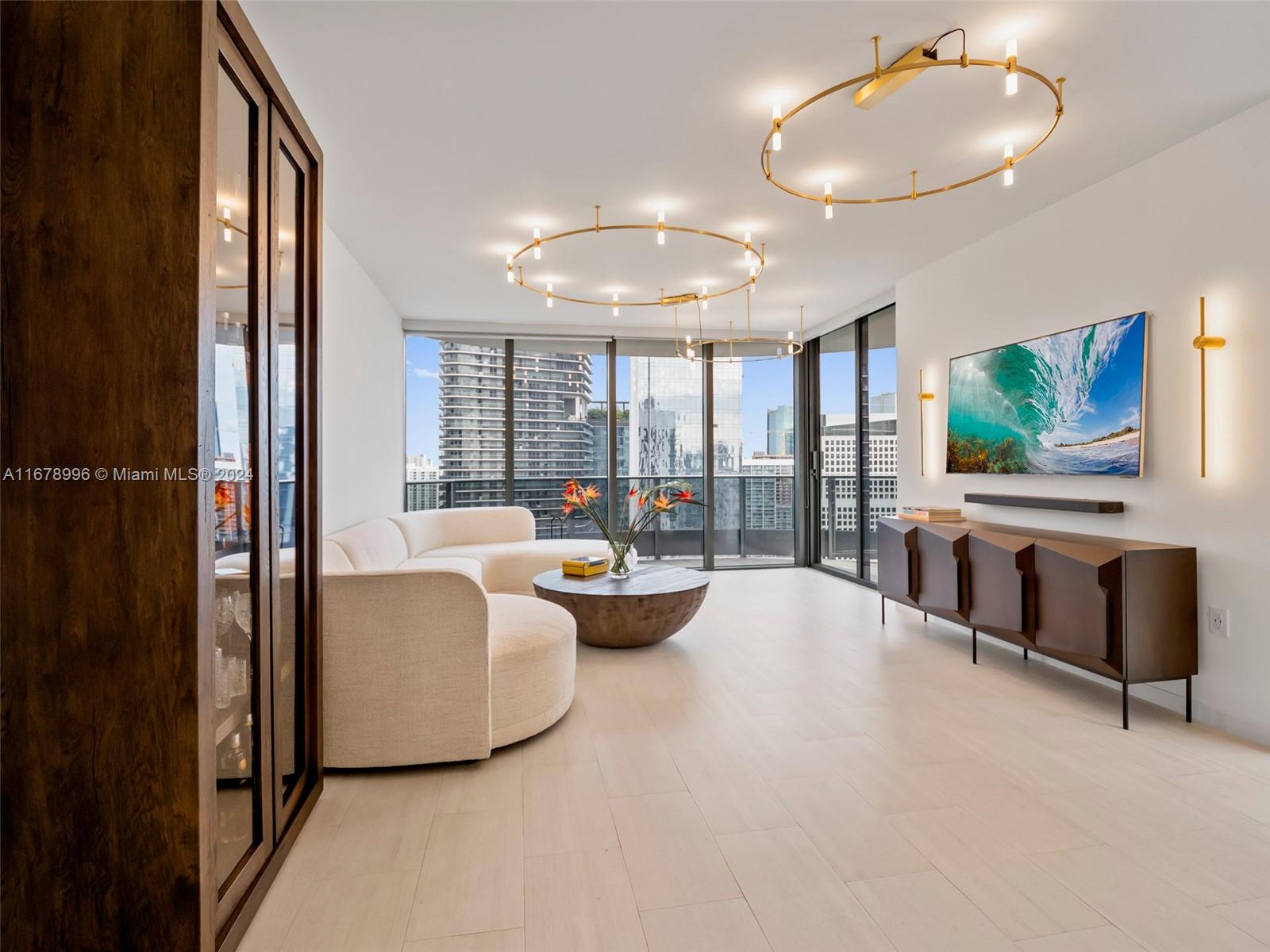 1000 Brickell Plz #4215, Miami FL 33131