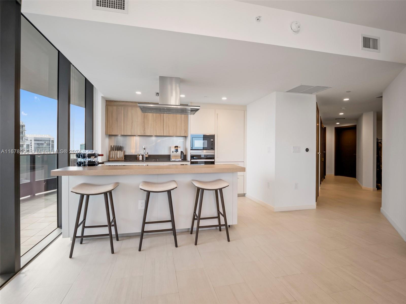 1000 Brickell Plz #4215, Miami FL 33131