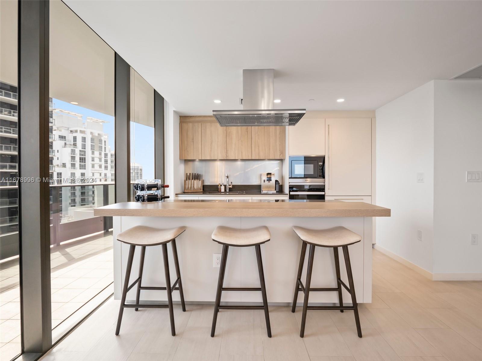 1000 Brickell Plz #4215, Miami FL 33131