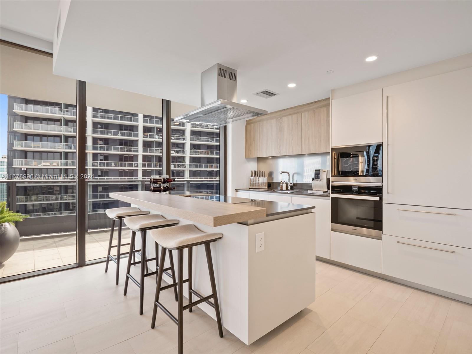 1000 Brickell Plz #4215, Miami FL 33131
