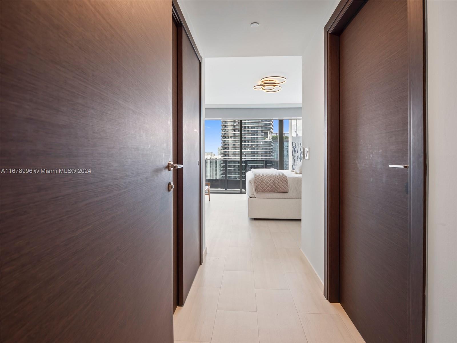1000 Brickell Plz #4215, Miami FL 33131