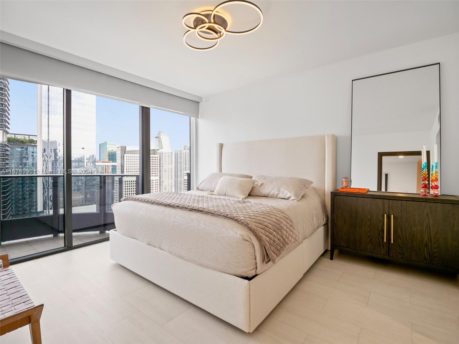1000 Brickell Plz #4215, Miami FL 33131