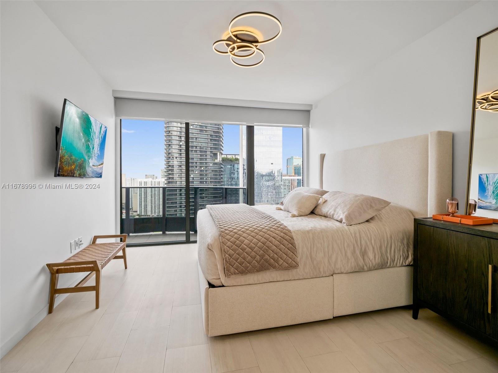 1000 Brickell Plz #4215, Miami FL 33131