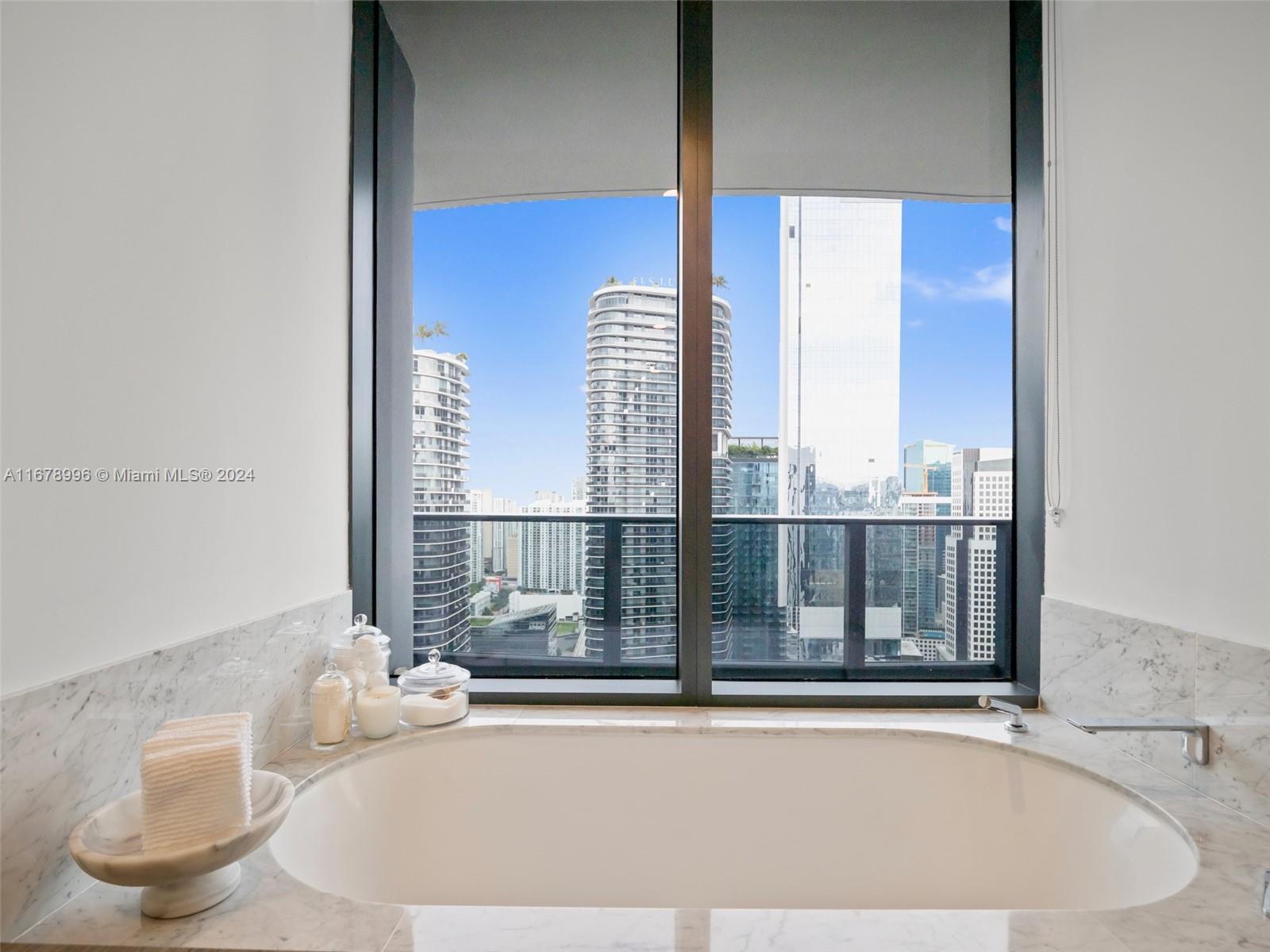 1000 Brickell Plz #4215, Miami FL 33131