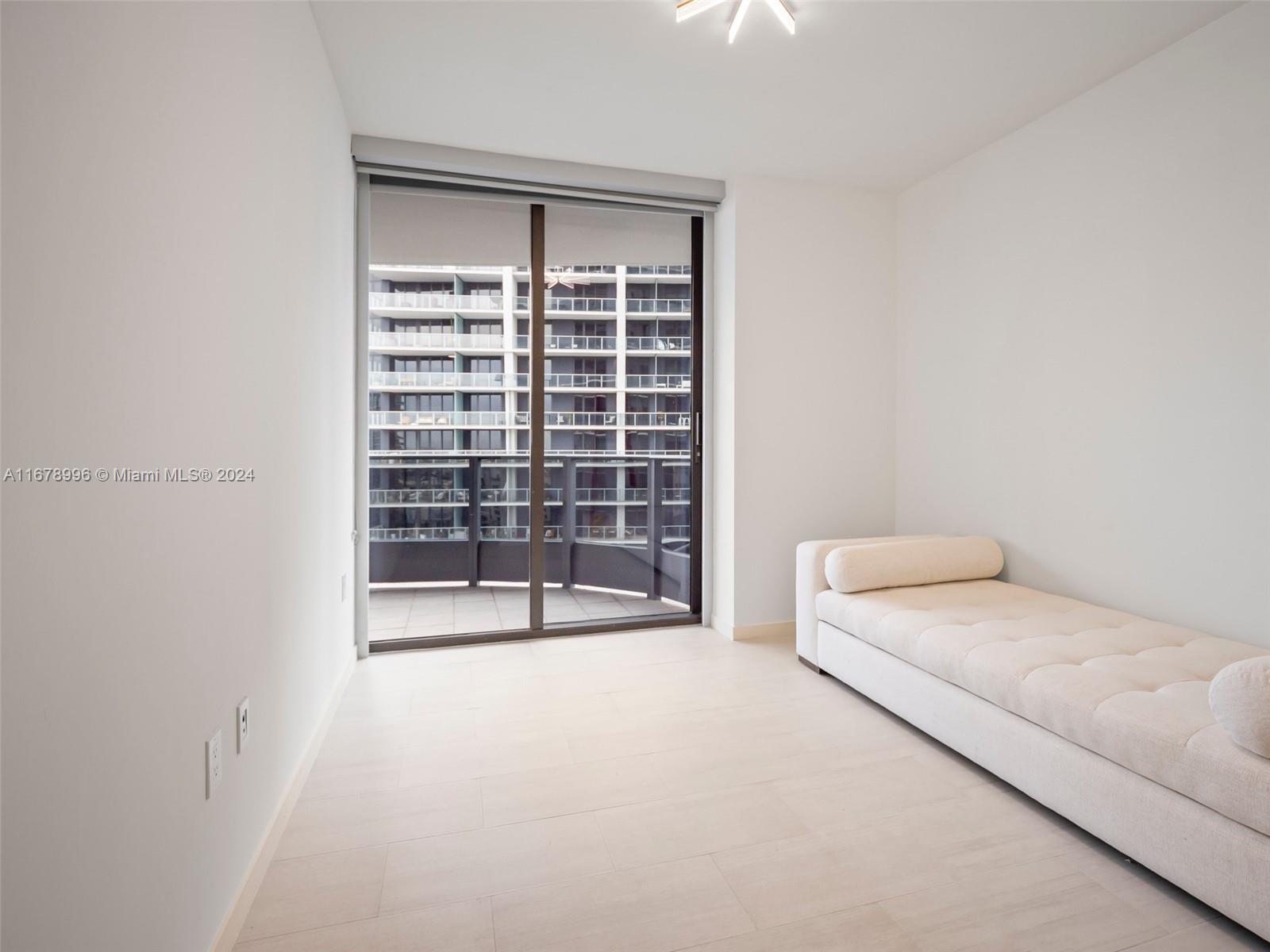 1000 Brickell Plz #4215, Miami FL 33131