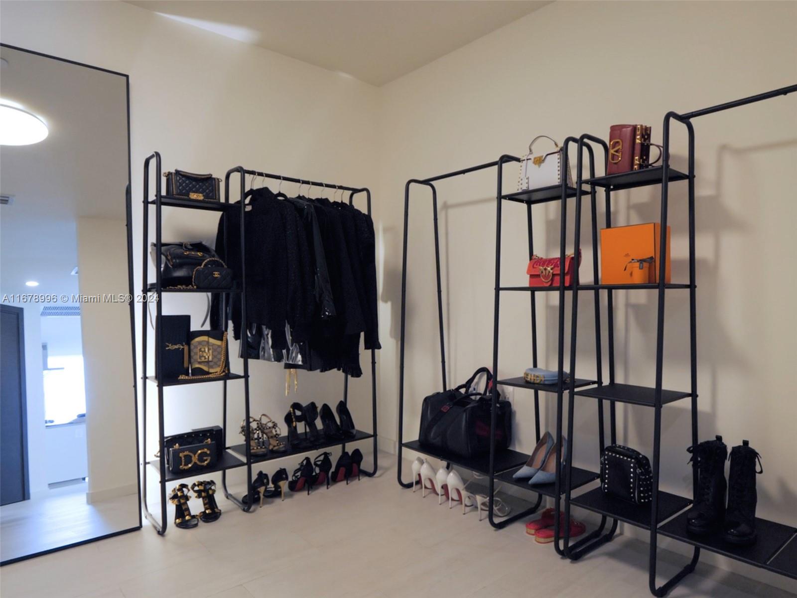 1000 Brickell Plz #4215, Miami FL 33131