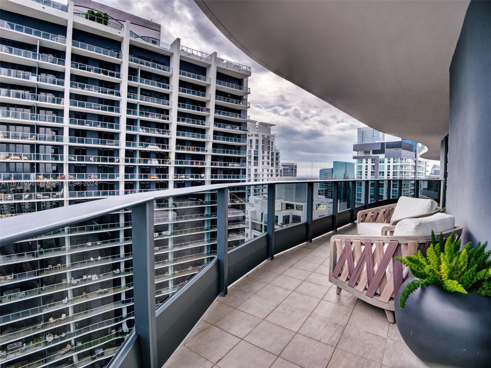 1000 Brickell Plz #4215, Miami FL 33131
