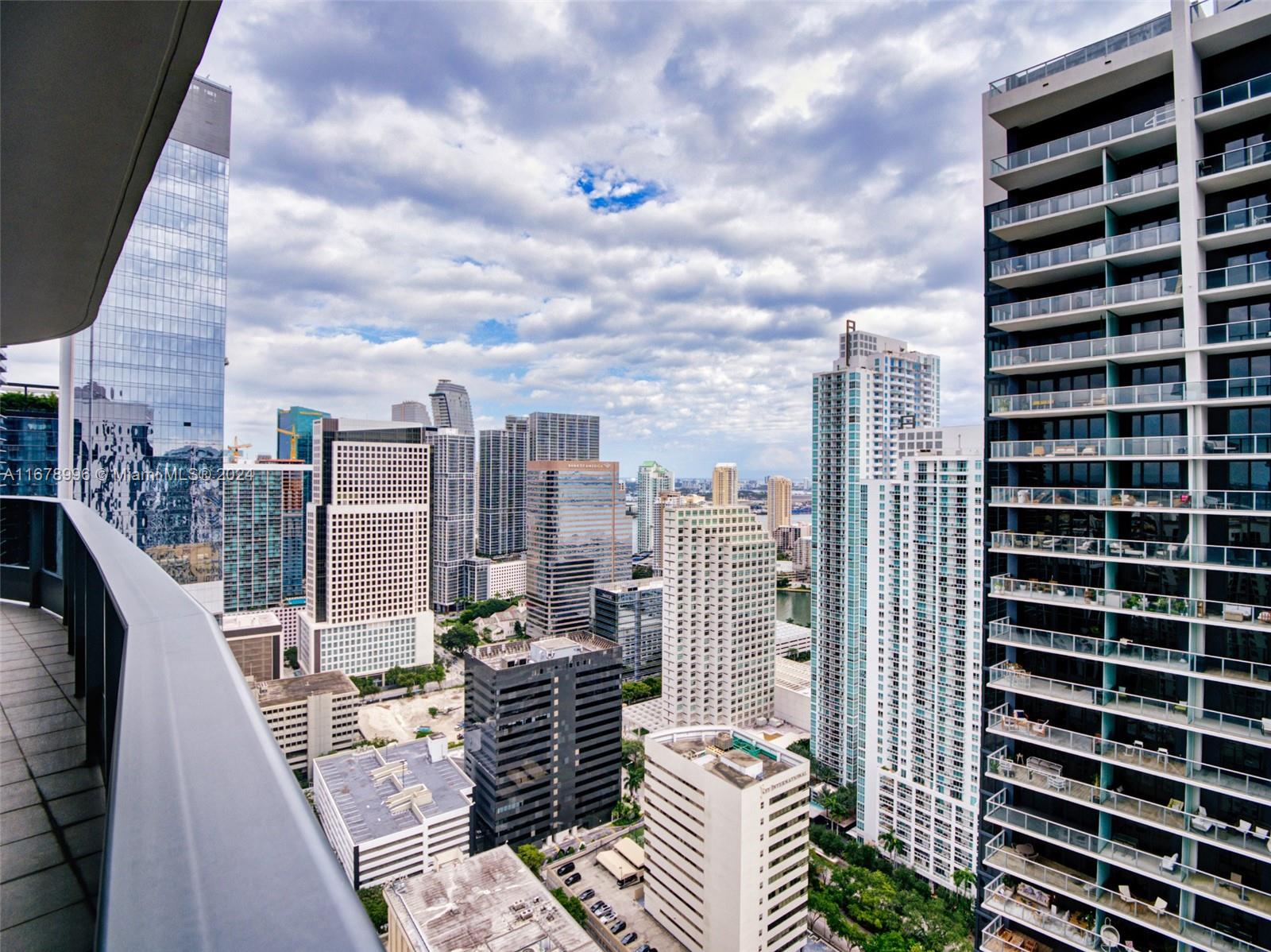 1000 Brickell Plz #4215, Miami FL 33131