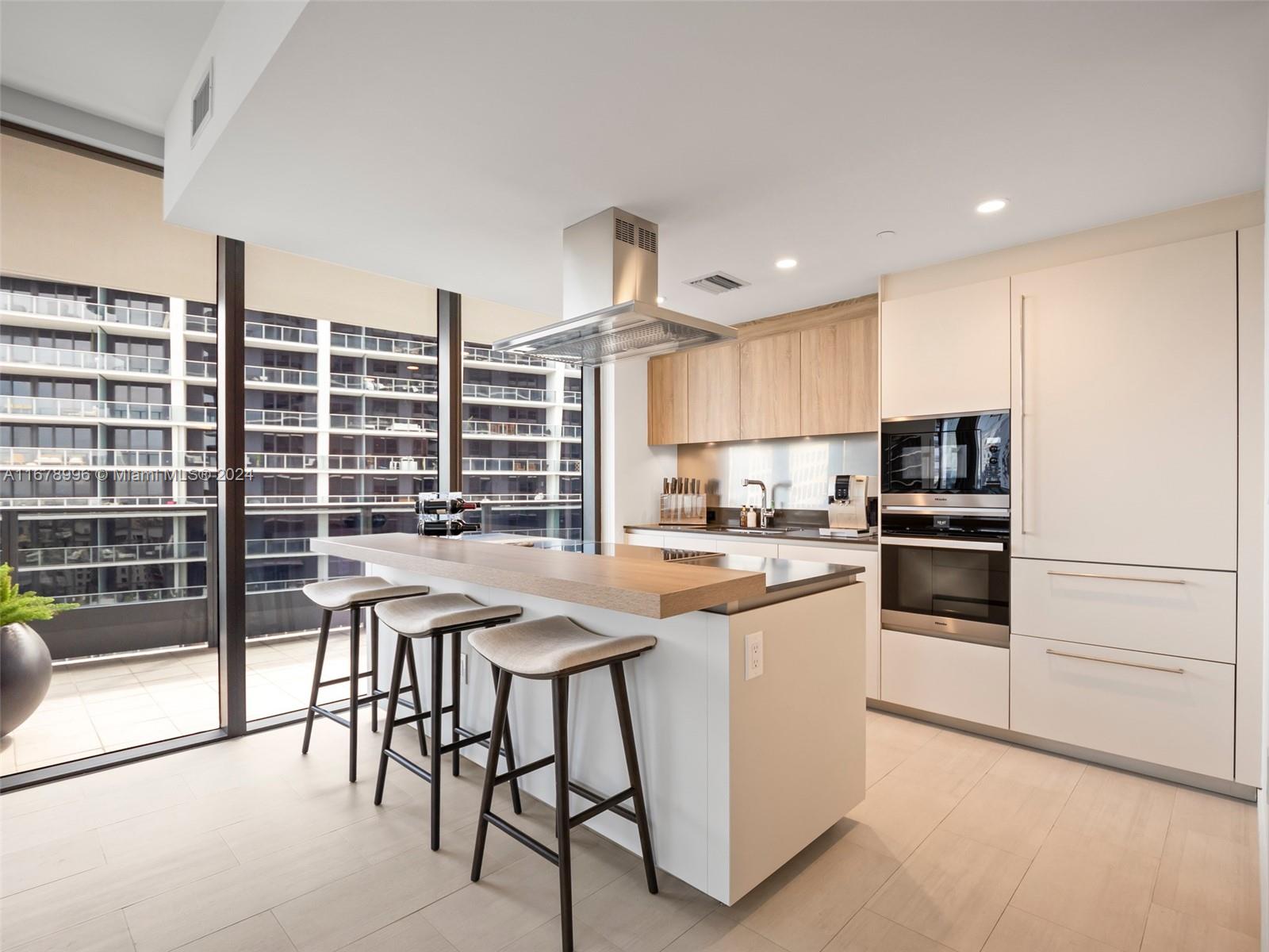 1000 Brickell Plz #4215, Miami FL 33131
