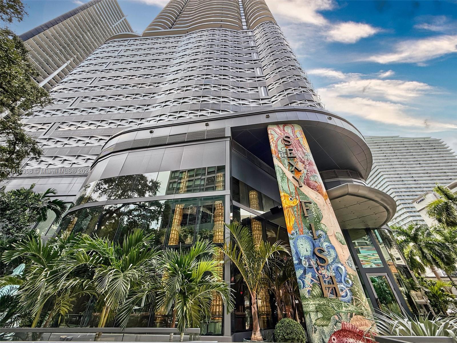 1000 Brickell Plz #4215, Miami FL 33131
