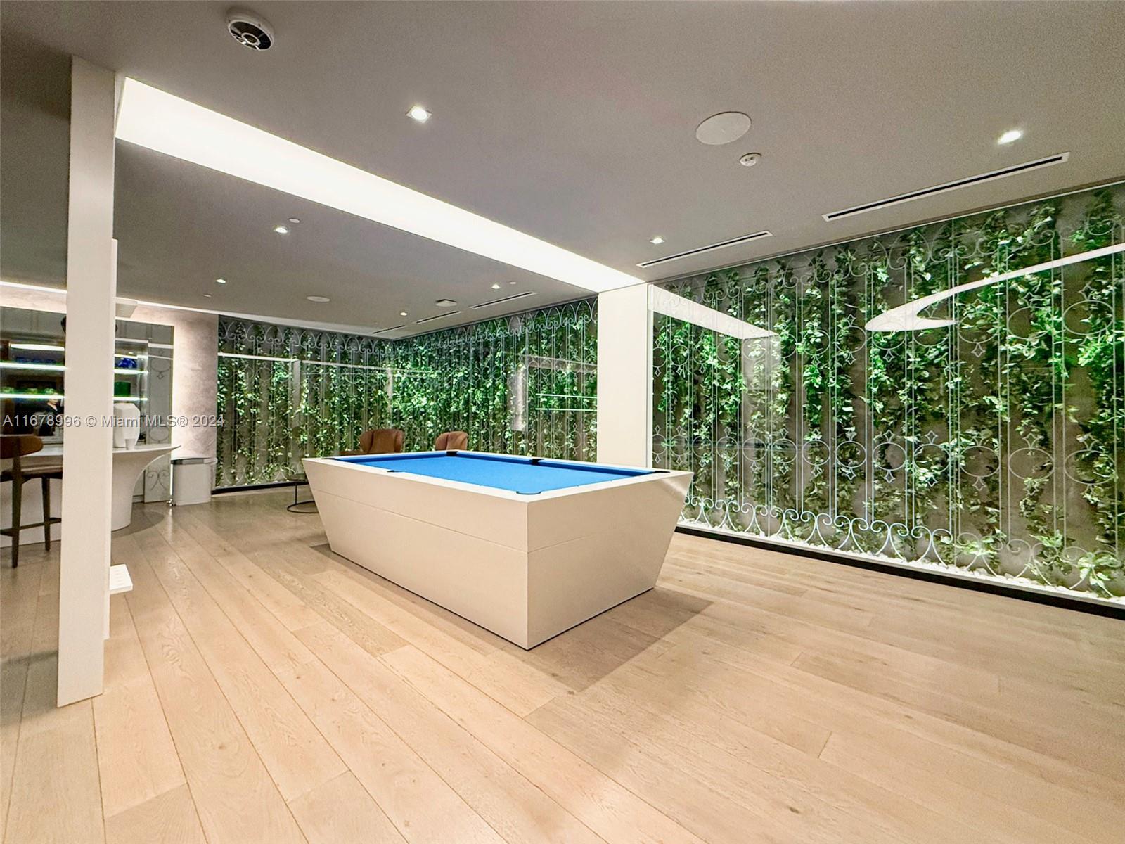1000 Brickell Plz #4215, Miami FL 33131