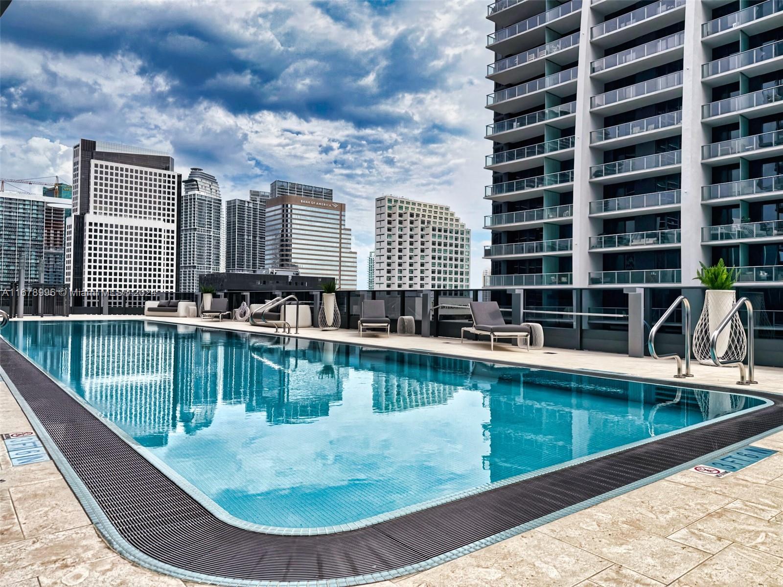 1000 Brickell Plz #4215, Miami FL 33131