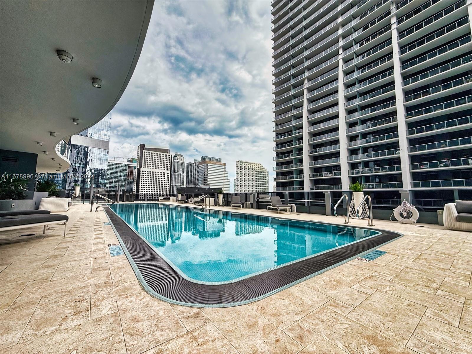 1000 Brickell Plz #4215, Miami FL 33131