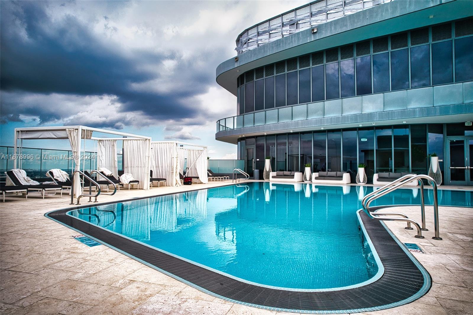 1000 Brickell Plz #4215, Miami FL 33131