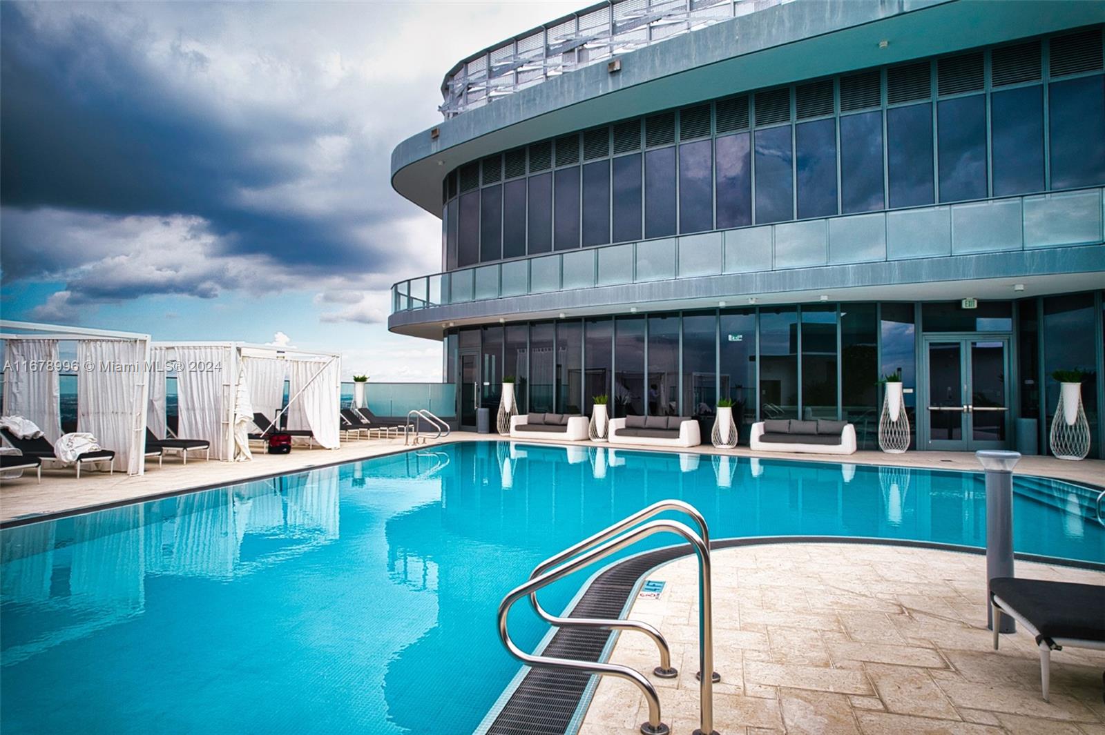 1000 Brickell Plz #4215, Miami FL 33131