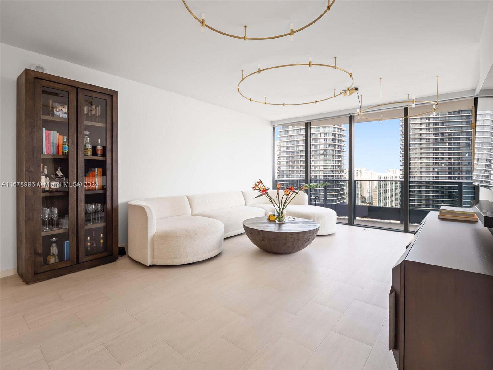 1000 Brickell Plz #4215, Miami FL 33131