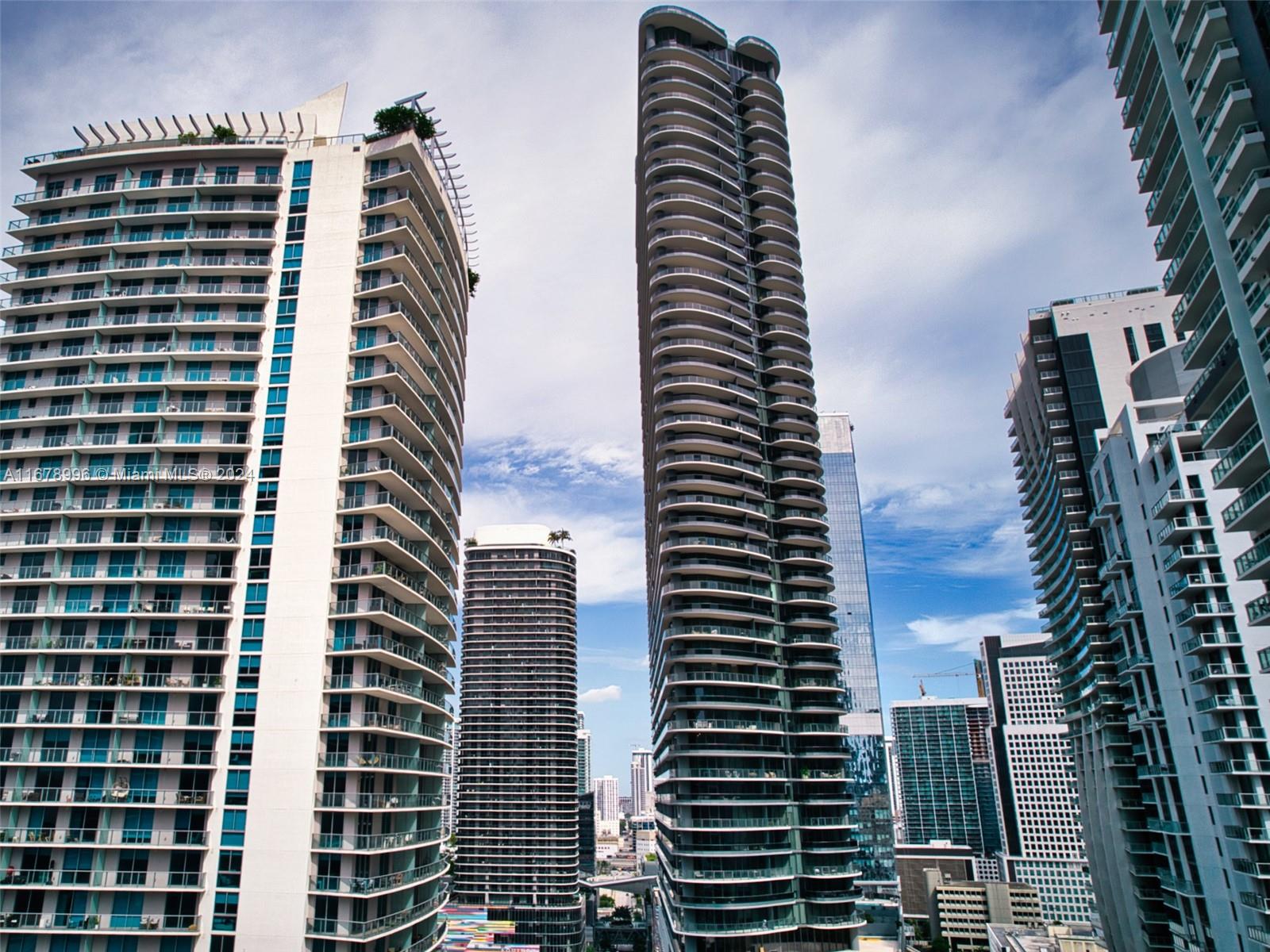 1000 Brickell Plz #4215, Miami FL 33131