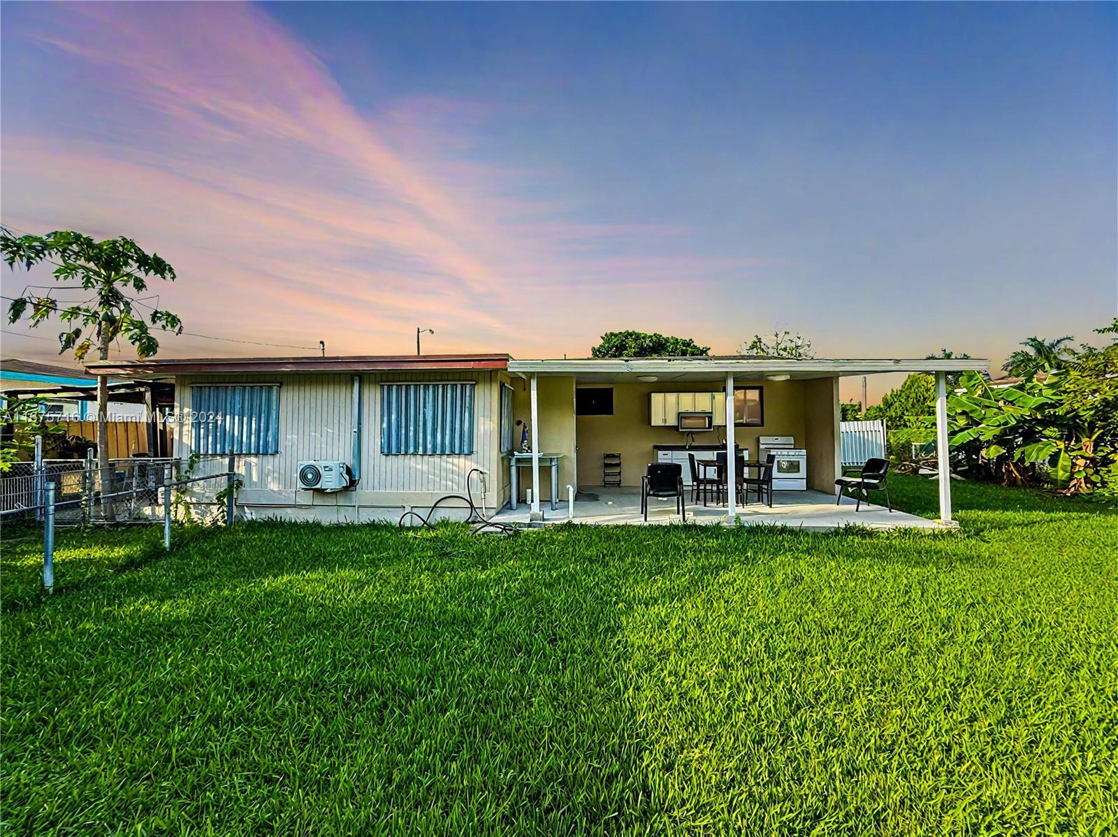 1540 NE 9th St, Homestead, Florida image 2