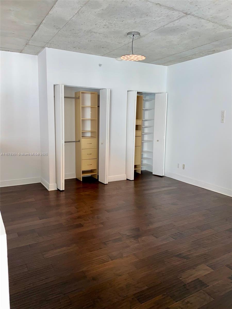 690 SW 1st Ct #PHII20, Miami FL 33130