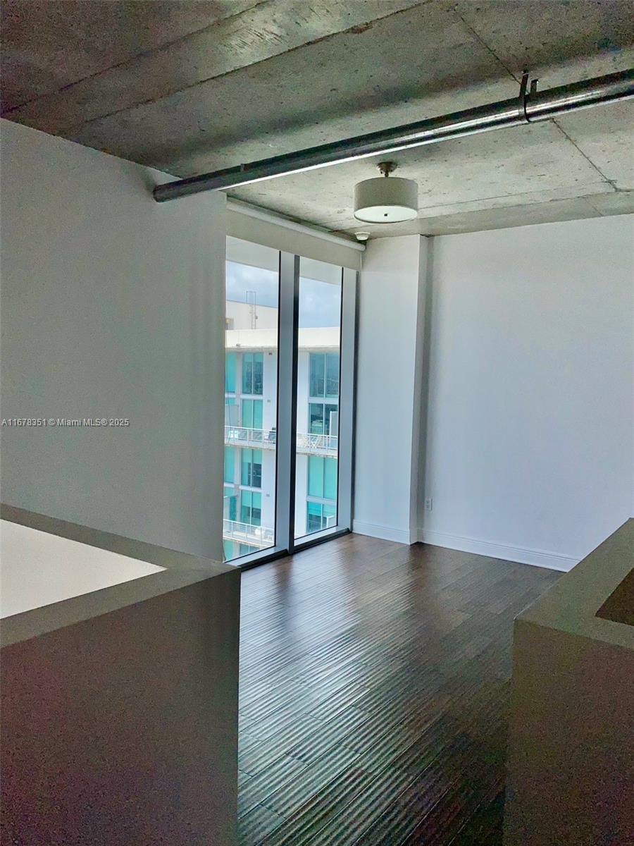 690 SW 1st Ct #PHII20, Miami FL 33130