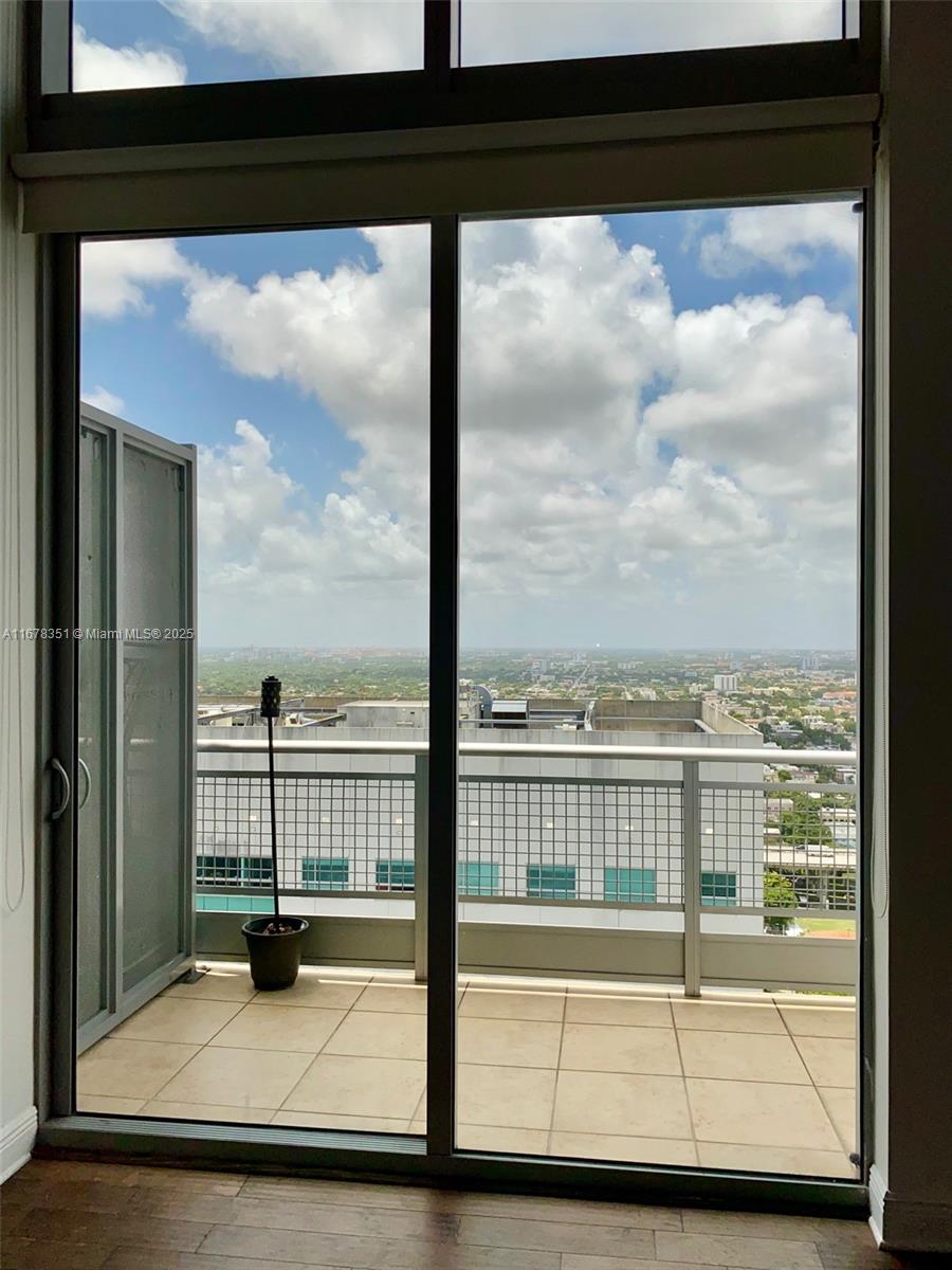 690 SW 1st Ct #PHII20, Miami FL 33130