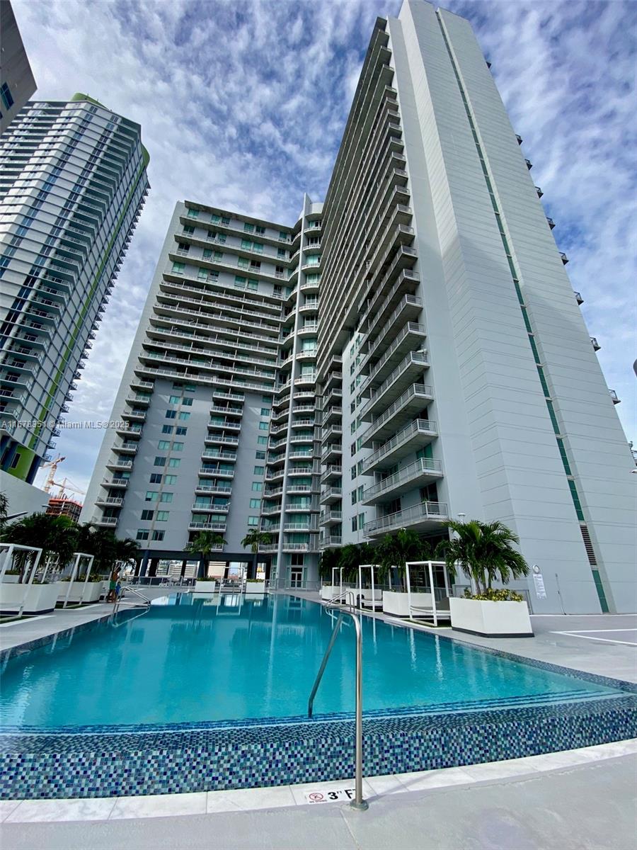 690 SW 1st Ct #PHII20, Miami FL 33130