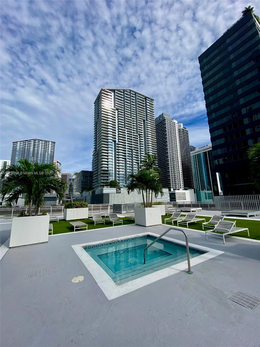 690 SW 1st Ct #PHII20, Miami FL 33130