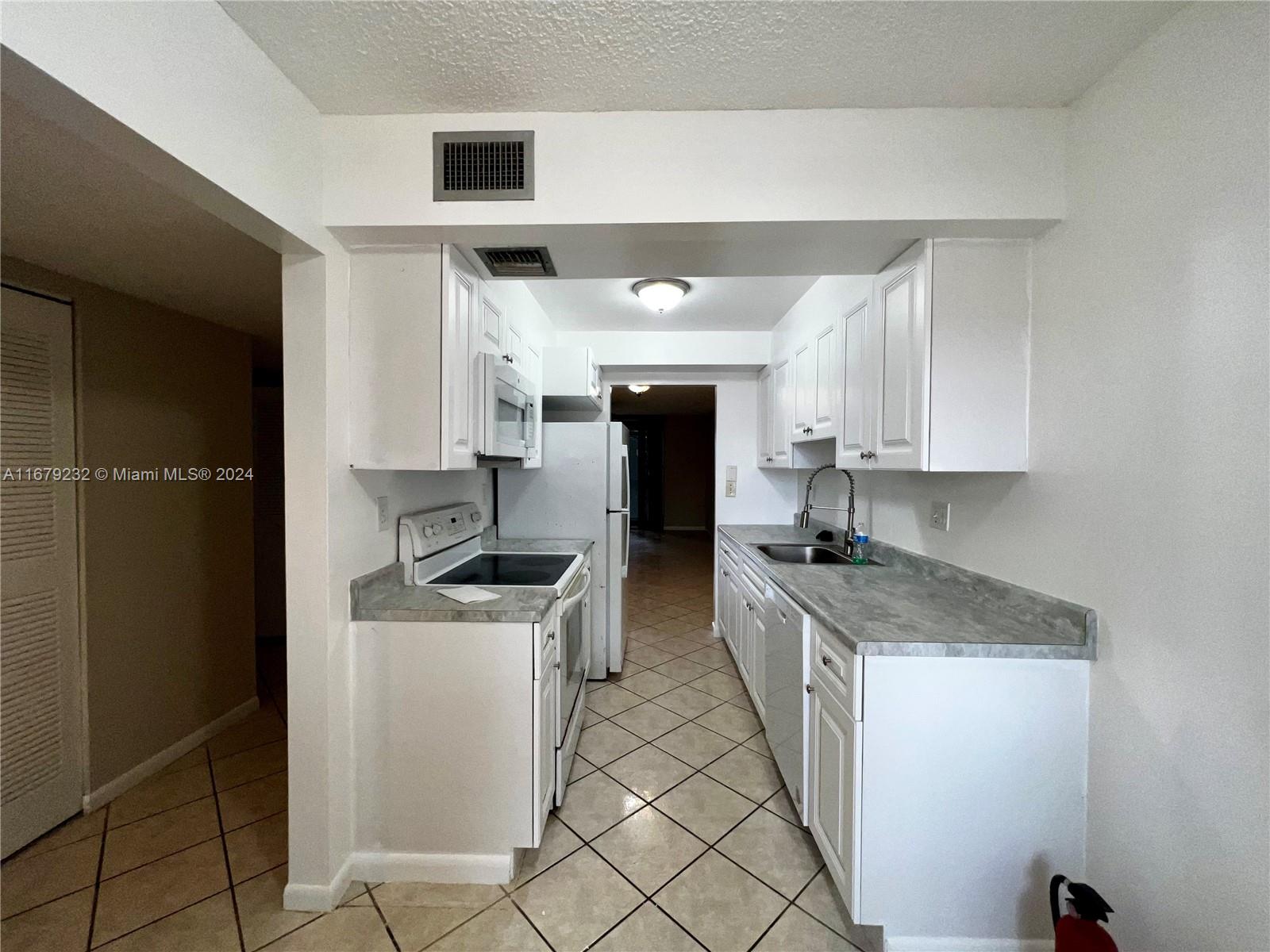 3341 NW 47th Ter #215, Lauderdale Lakes, Florida image 3