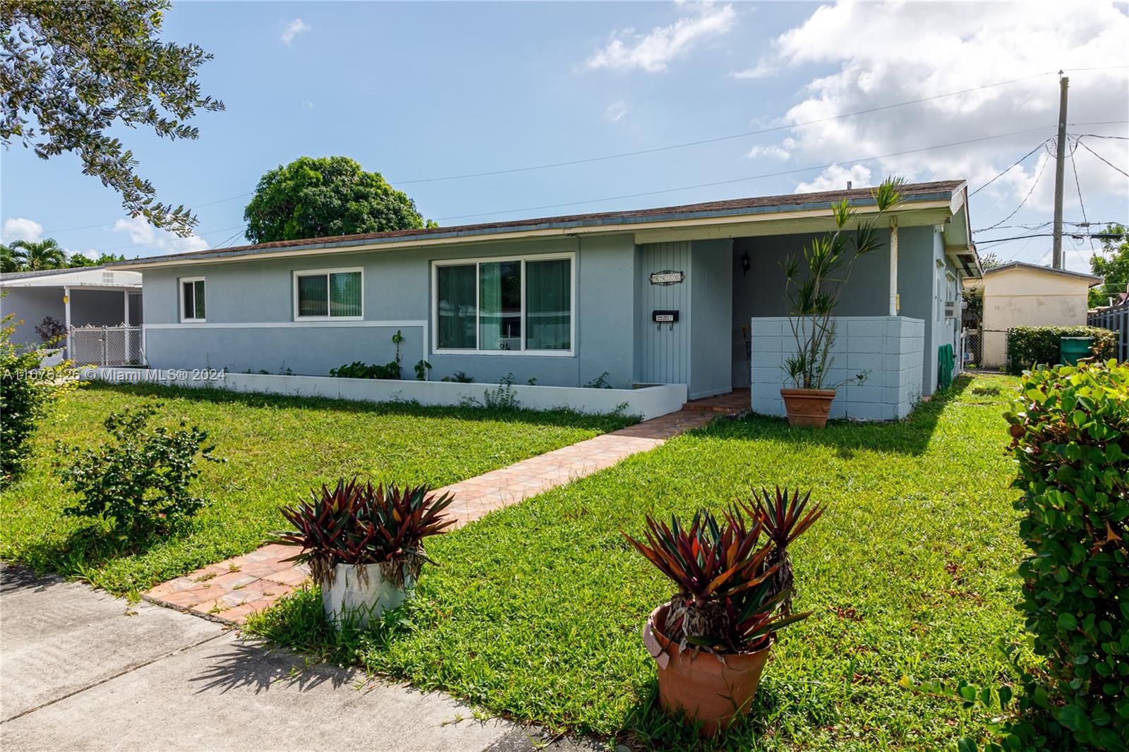 9970 SW 214th St, Cutler Bay, Florida image 2