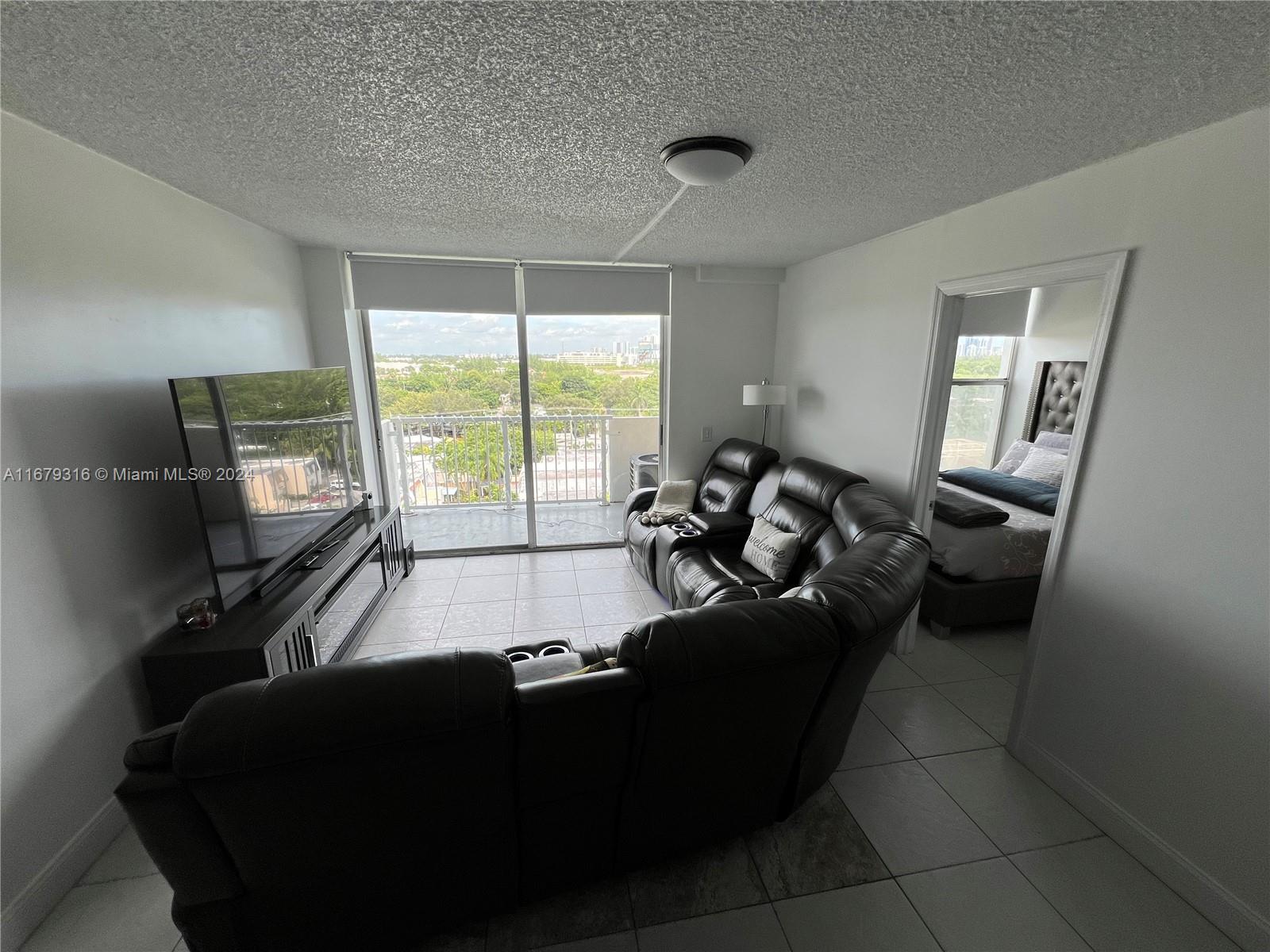 2020 NE 135th St #911, North Miami, Florida image 3