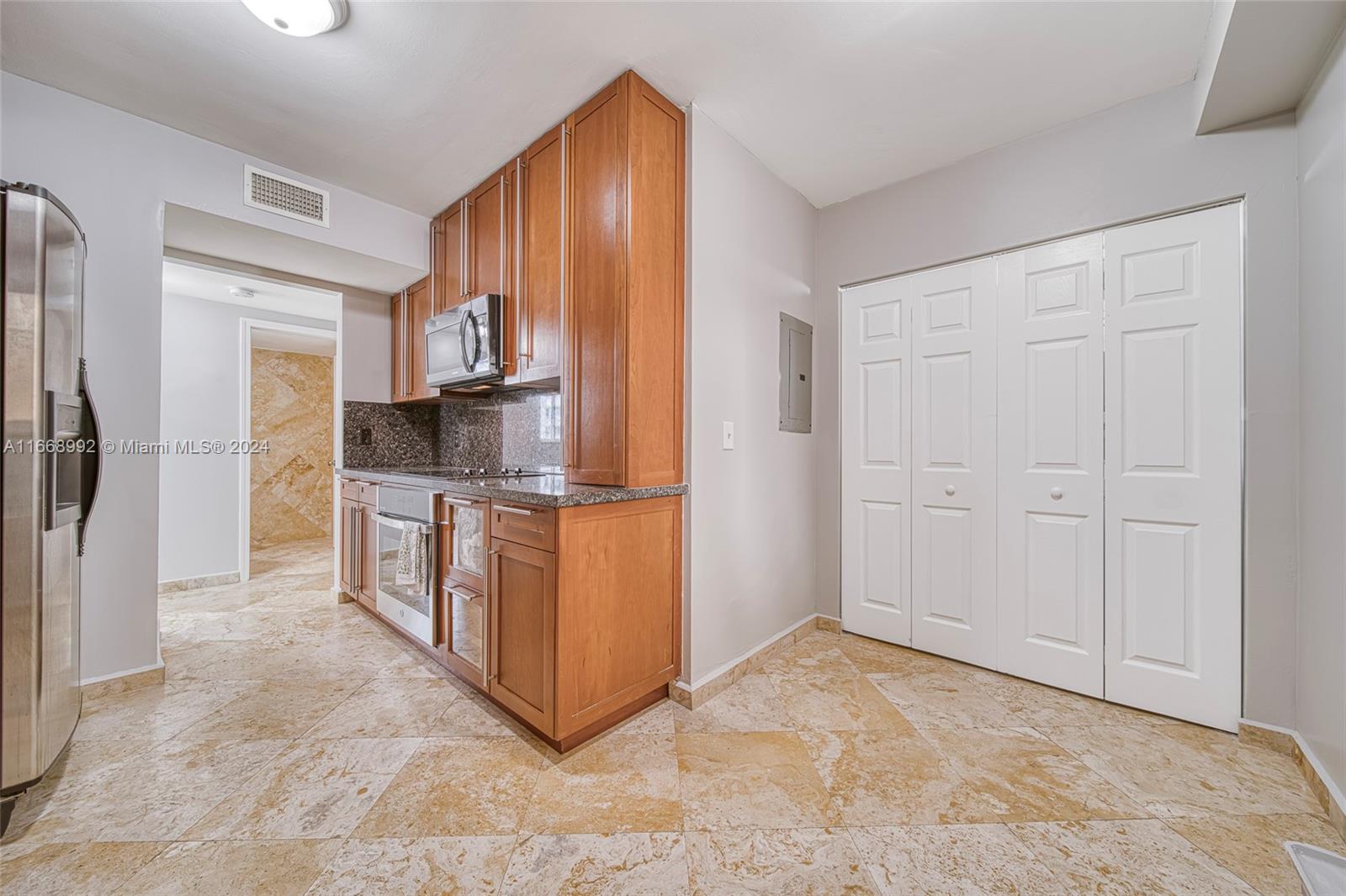 8888 Collins Ave #201, Surfside, Florida image 3