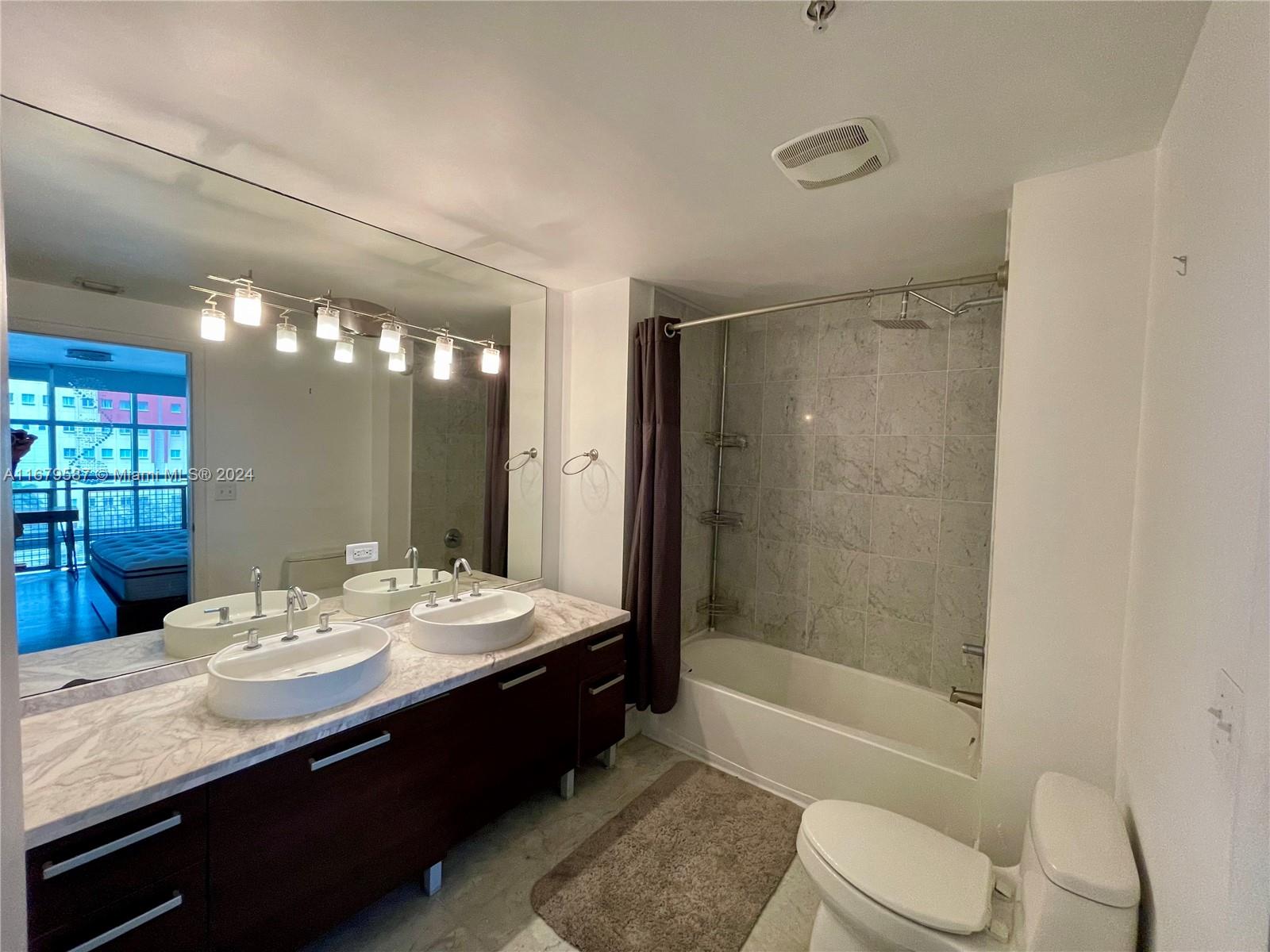 244 Biscayne Blvd #445, Miami FL 33132