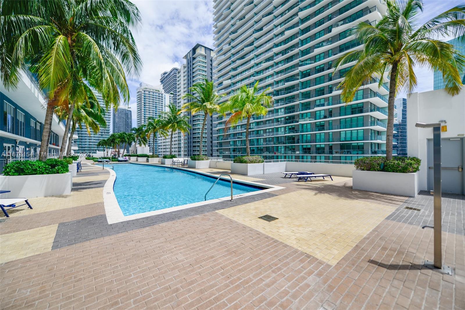 60 SW 13th St #1724, Miami FL 33130