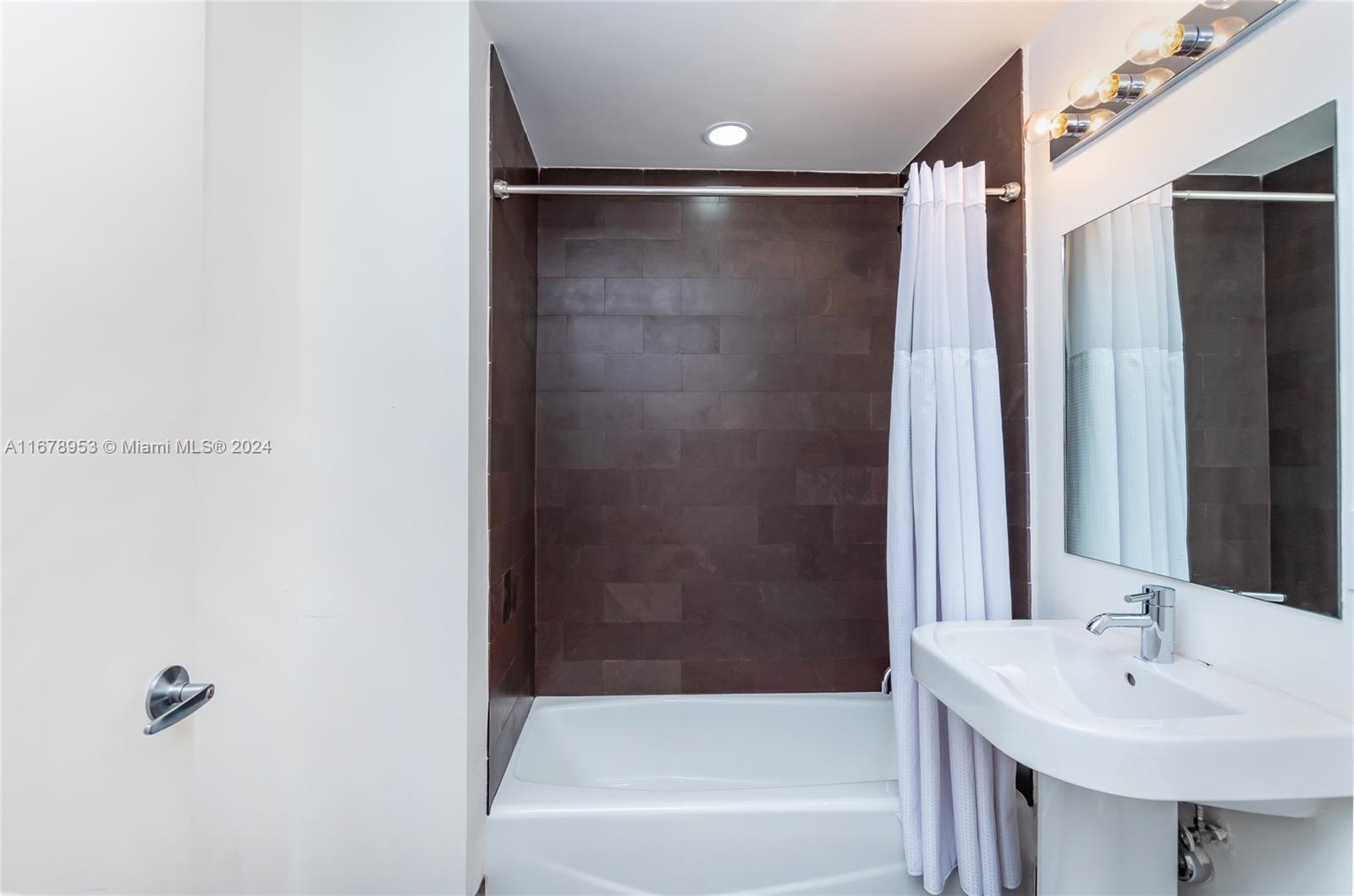 1040 Biscayne Blvd #4402, Miami FL 33132