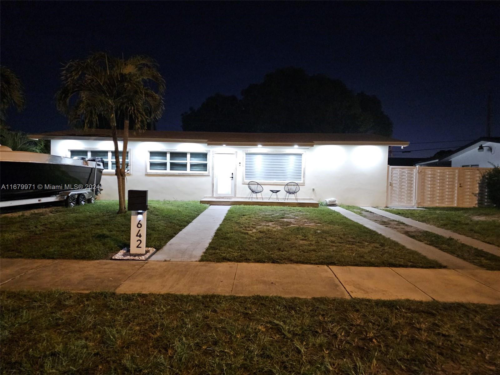 642 W 64th Dr, Hialeah, Florida image 1