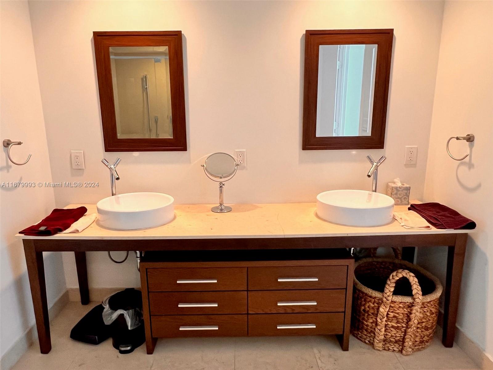 495 Brickell Ave #2401, Miami FL 33131