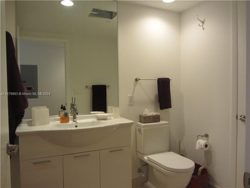 495 Brickell Ave #2401, Miami FL 33131