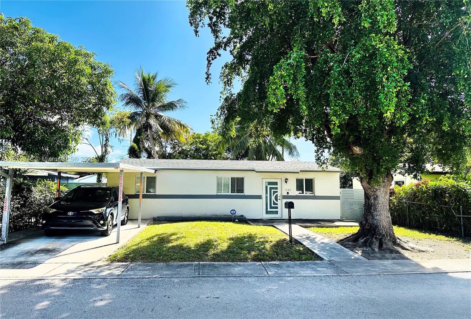 1594 NE 152nd Ter, North Miami Beach, Florida image 1