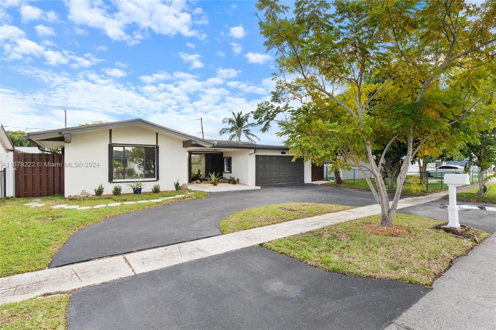 10550 NW 24th St, Sunrise, Florida image 1