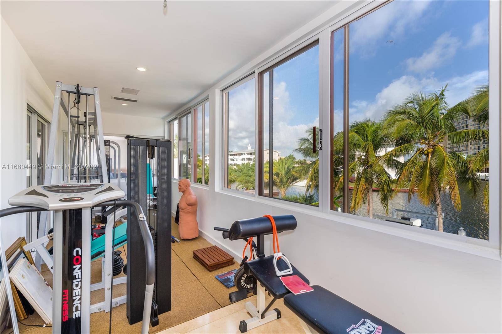 418 Tamarind Dr, Hallandale Beach, Florida image 39