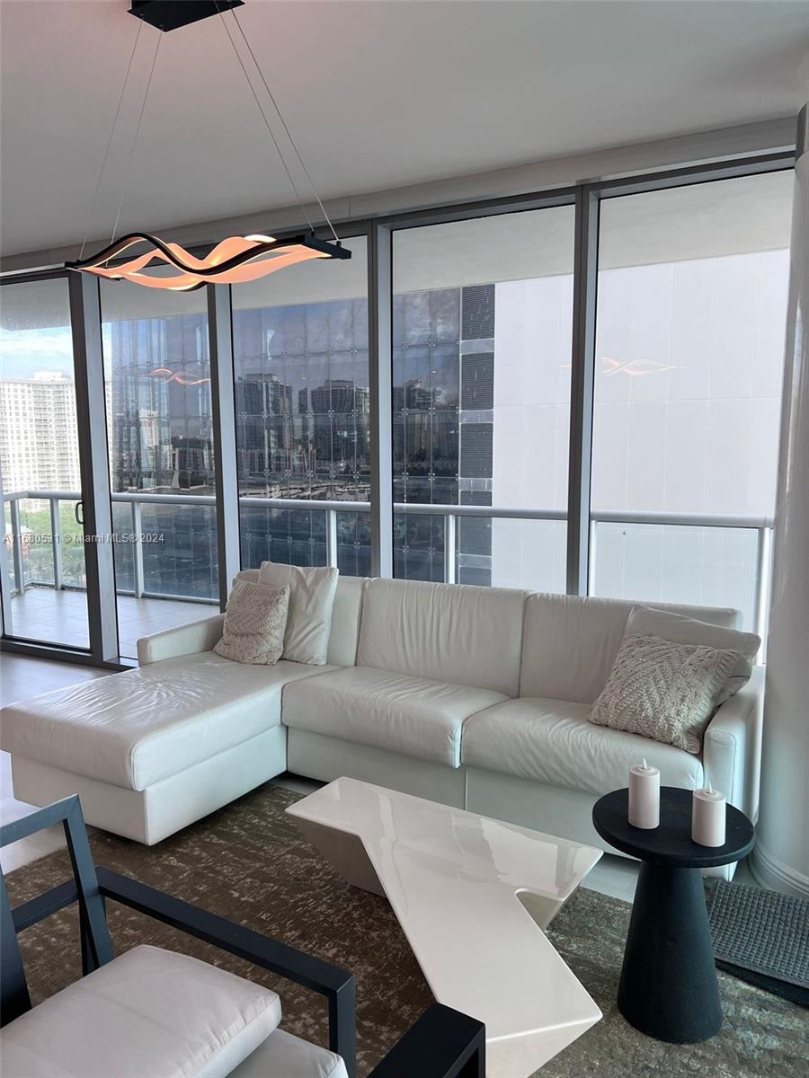 Apartamento à Venda em Sunny Isles Beach, FL