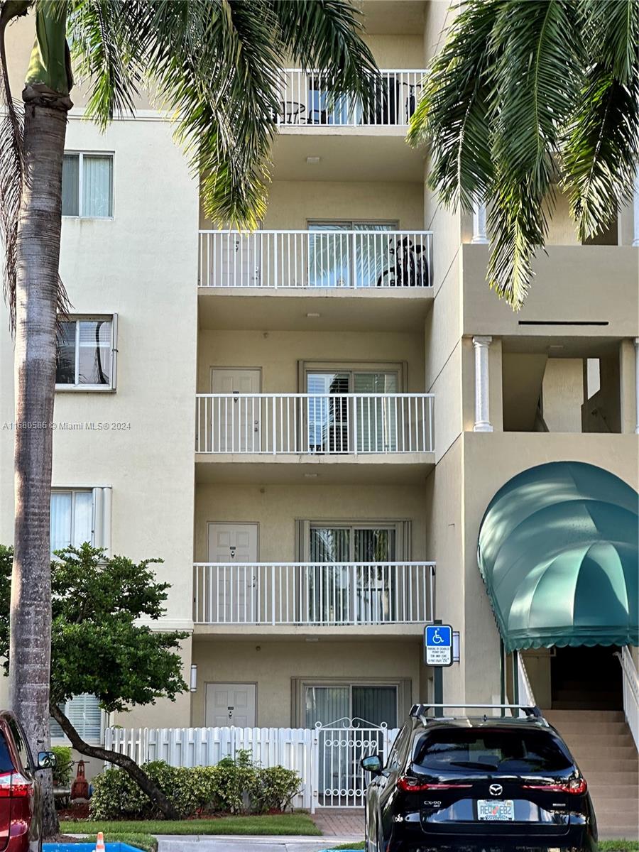 Residential, Doral, Florida image 10