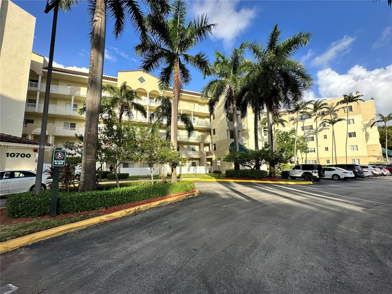 Residential, Doral, Florida image 4