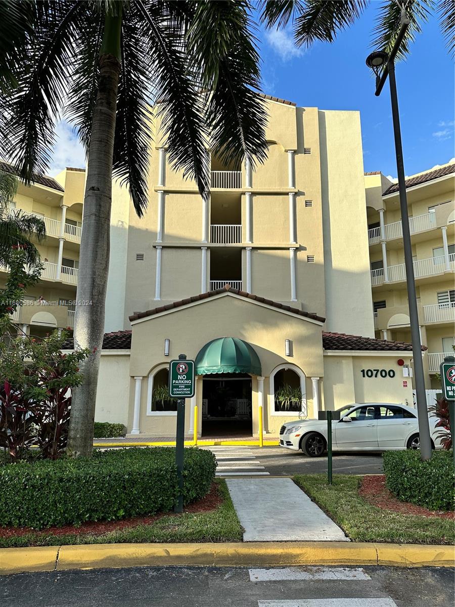 Residential, Doral, Florida image 6