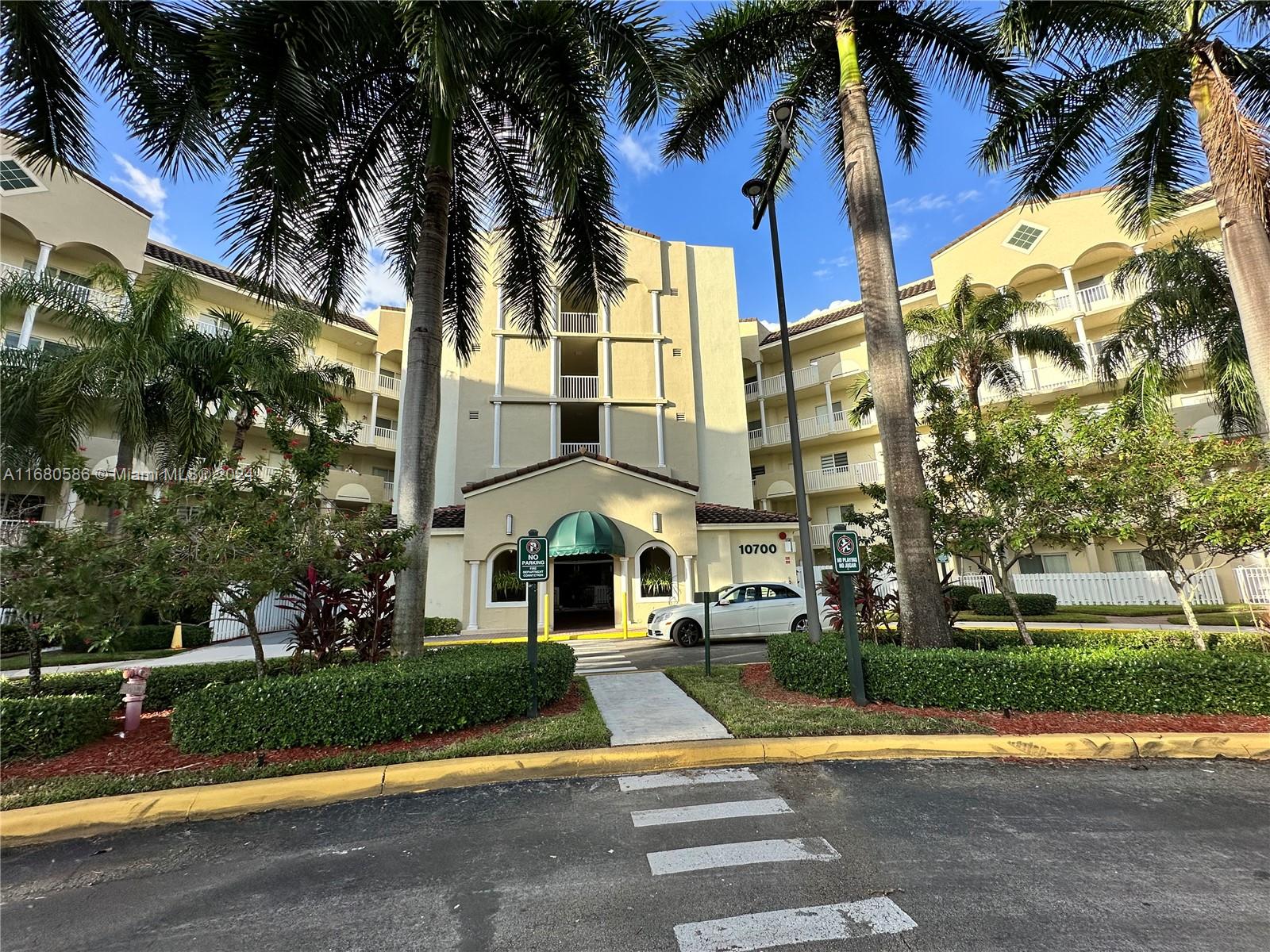 Residential, Doral, Florida image 7