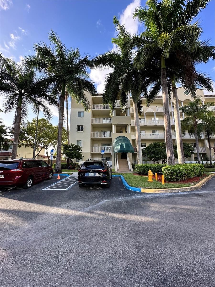 Residential, Doral, Florida image 8