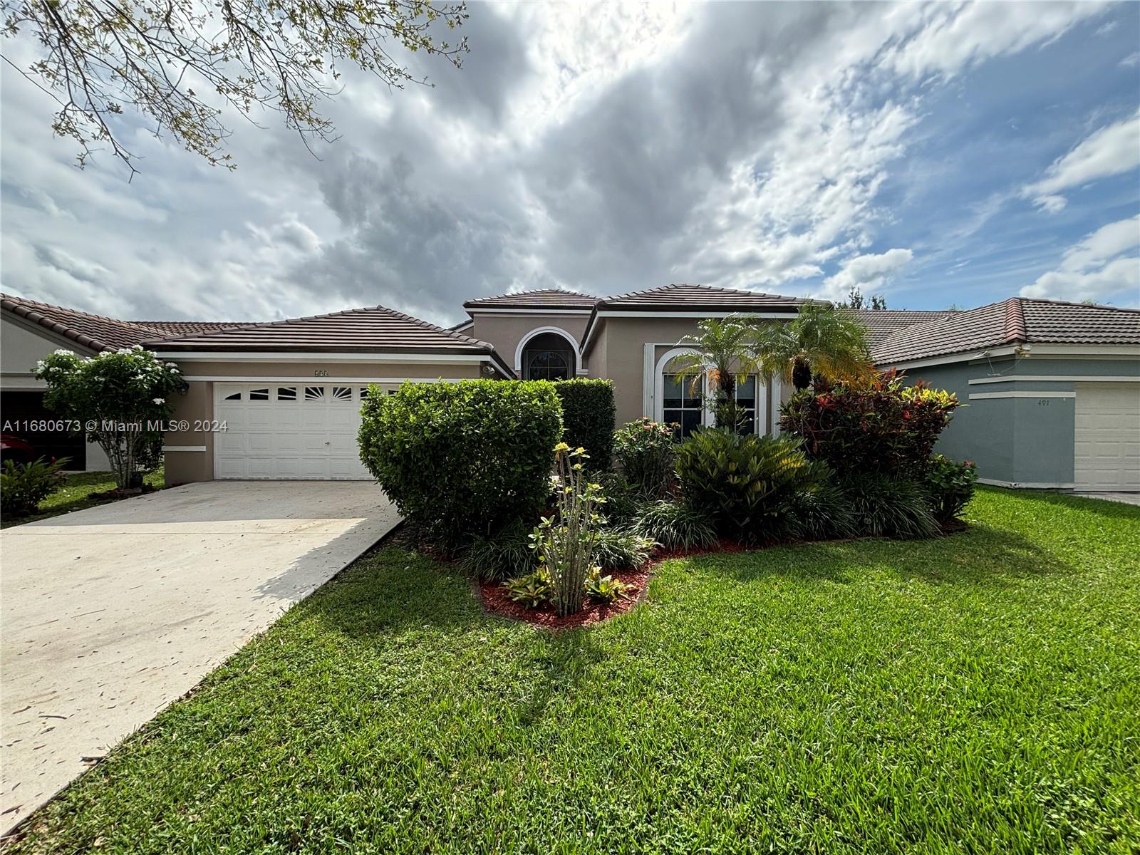 495 Carrington Ln, Weston, Florida image 1