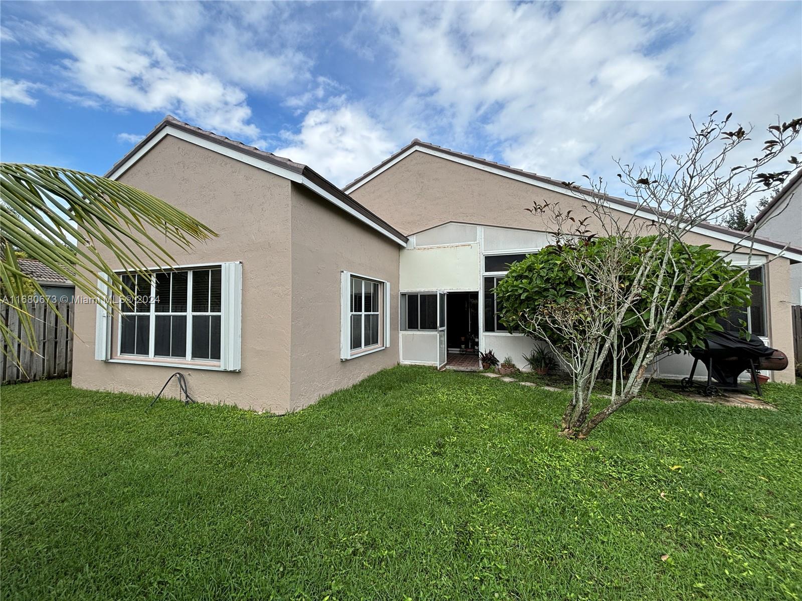 495 Carrington Ln, Weston, Florida image 17