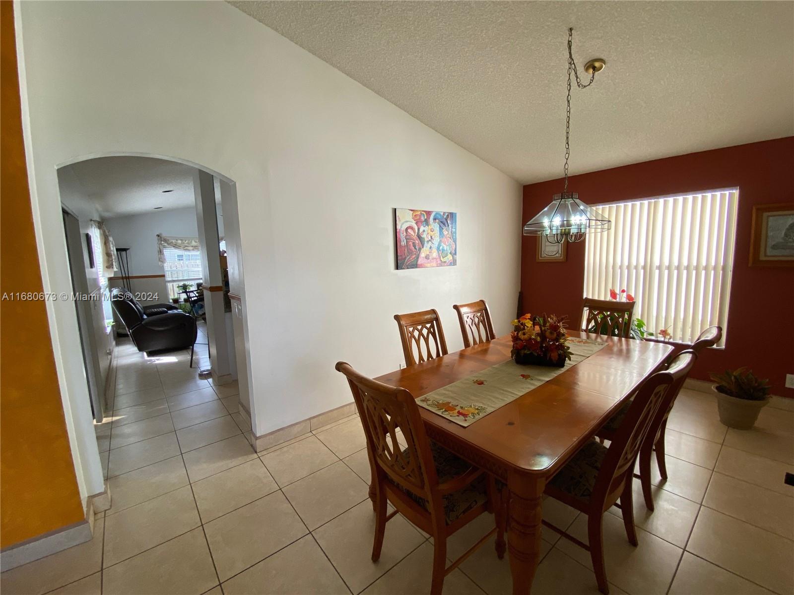 495 Carrington Ln, Weston, Florida image 7